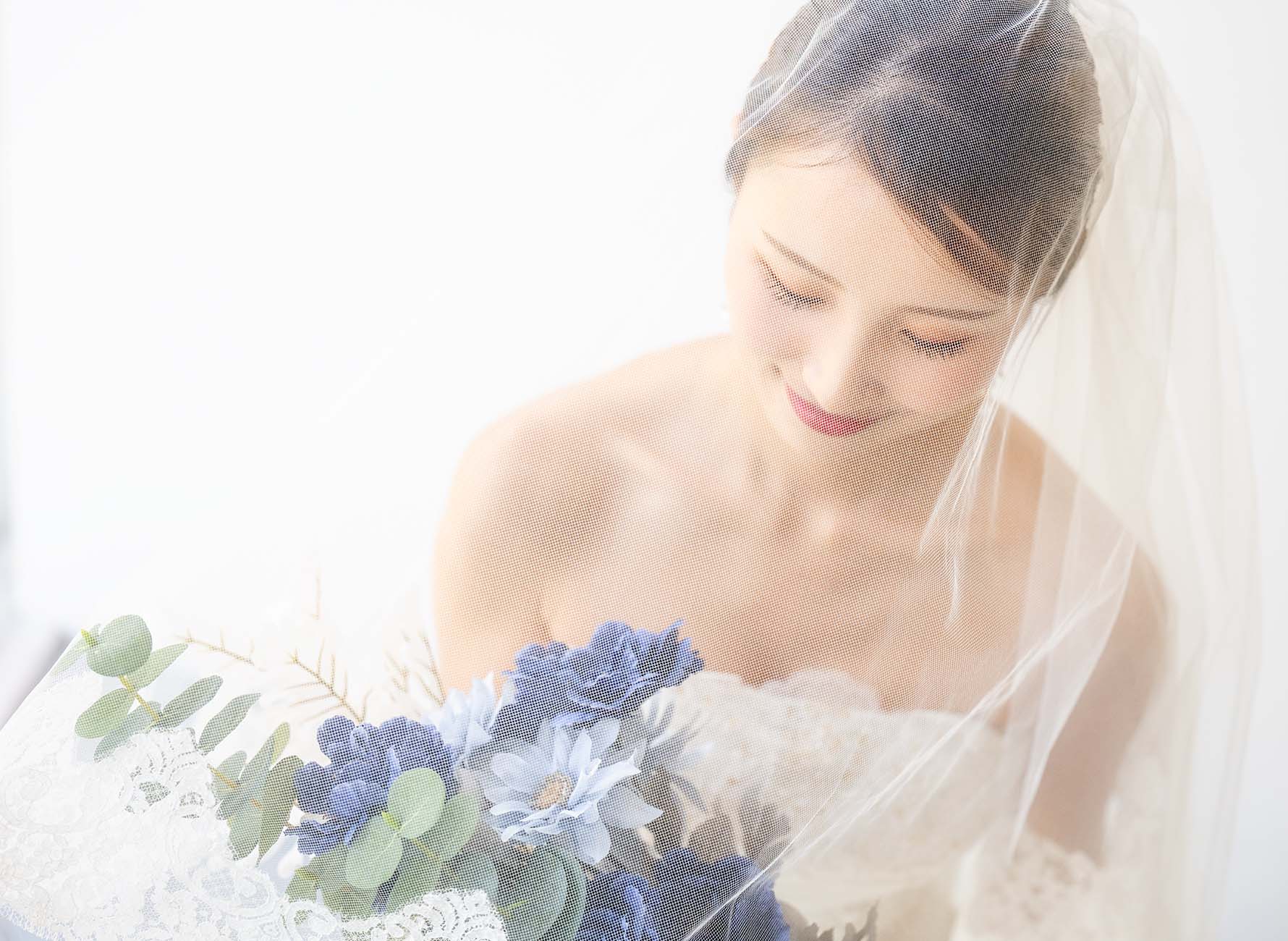 ヴェールに覆われた女性