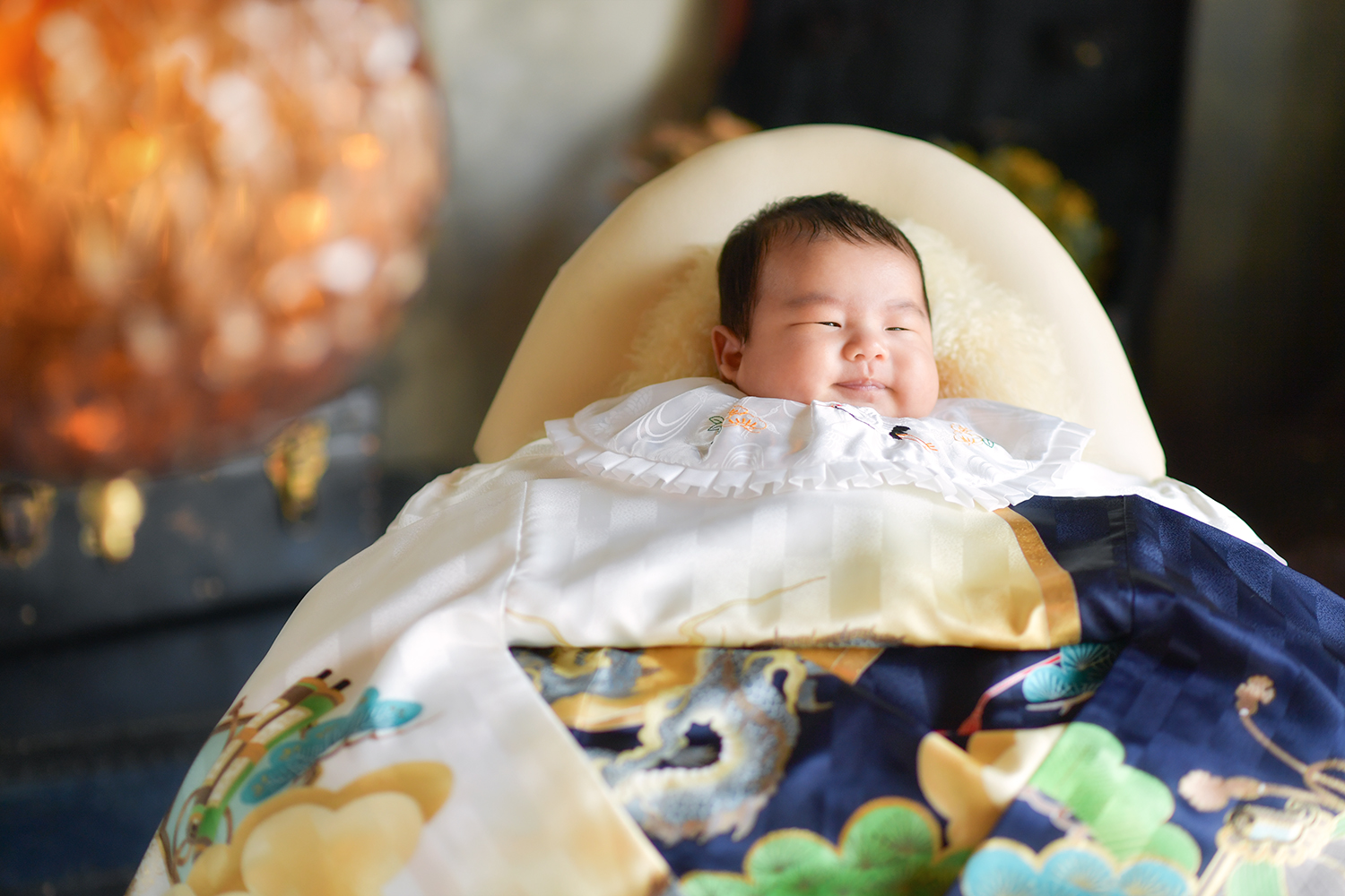 龍の着物をかけた男の子