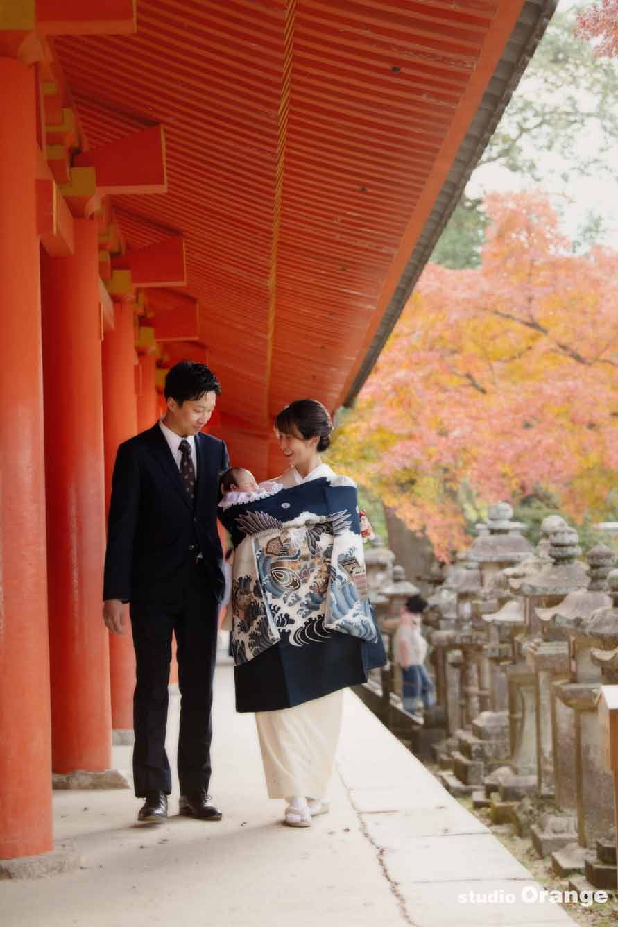 紅葉がきれいな春日大社でお宮参り出張撮影
