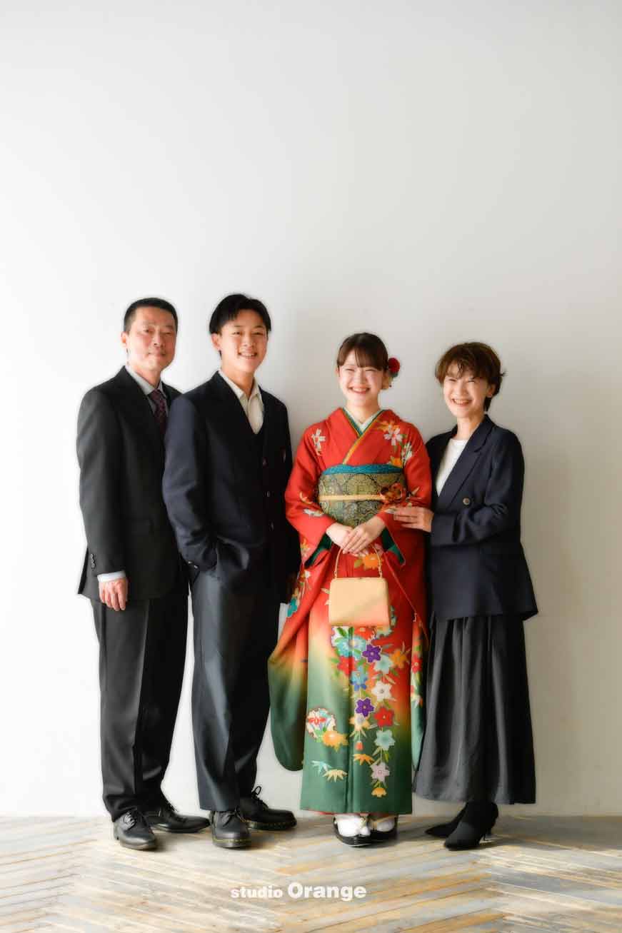 女の子の成人式前撮りで家族写真