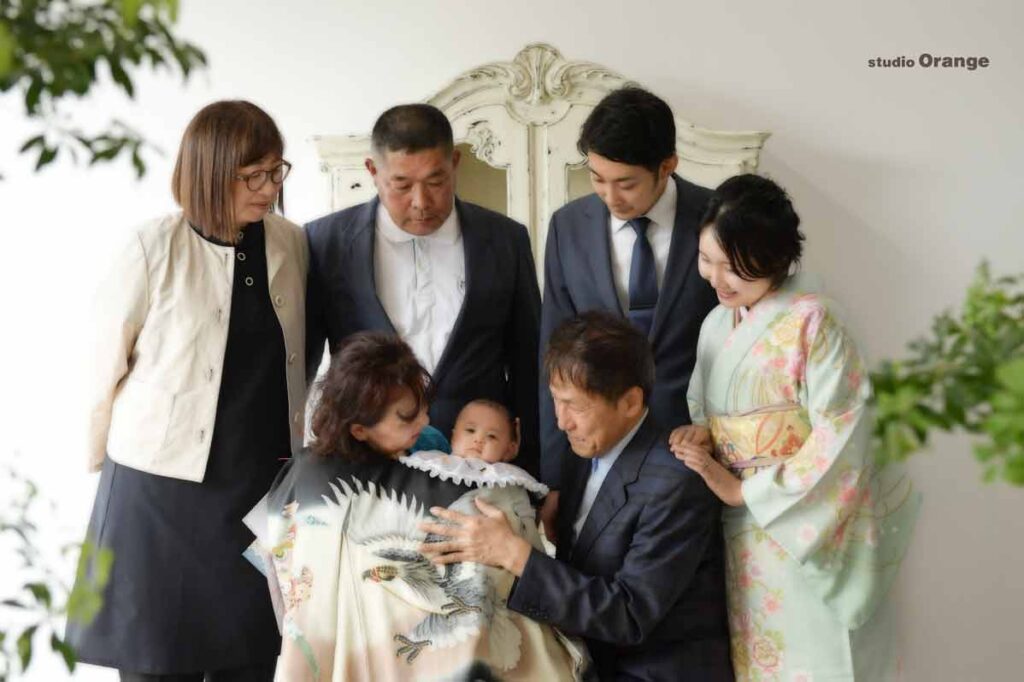 男の子のお宮参りスタジオ撮影の家族写真