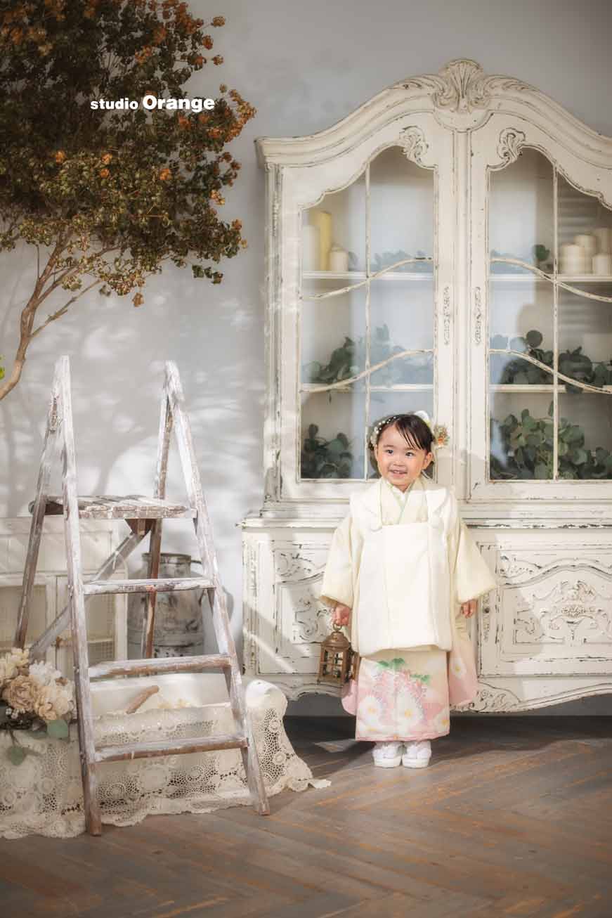 スタジオオレンジで撮影する3歳女の子