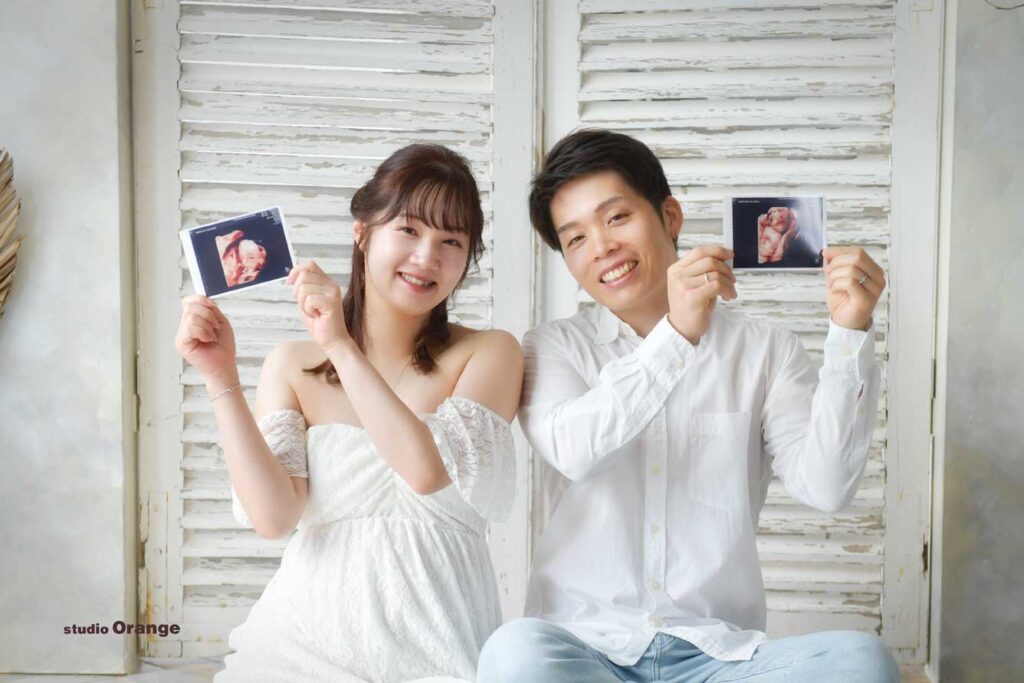 マタニティフォトを撮る二人